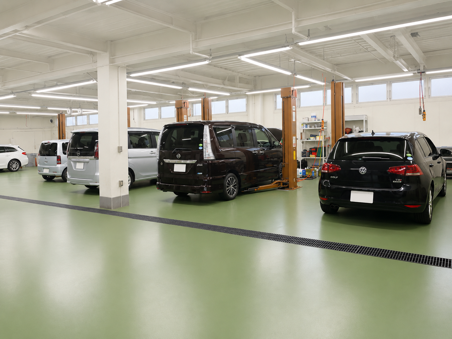 整備工場内の様子